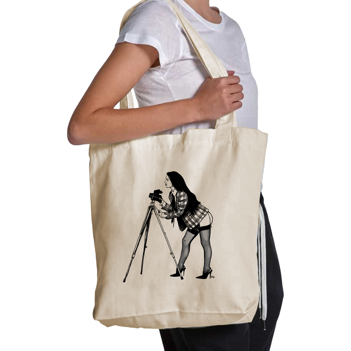 Mikey Madison - Carrie Tote